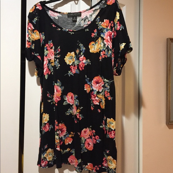Forever 21 Tops - Final Markdown~Pretty Forever 21 tee shirt/Tunic.